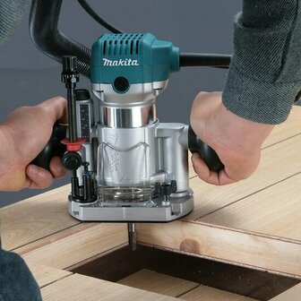 MAKITA RT0700CX2J